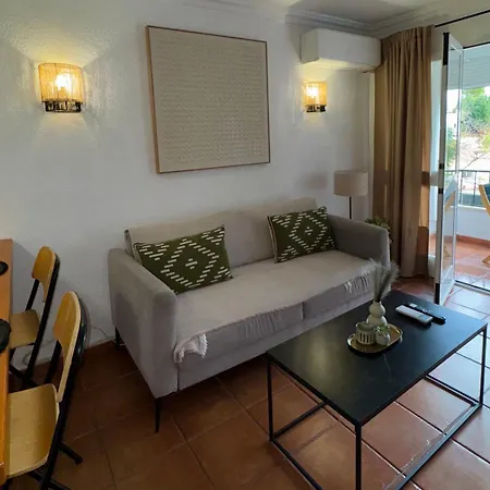 Caroline House Puerto Banus * ماربيا